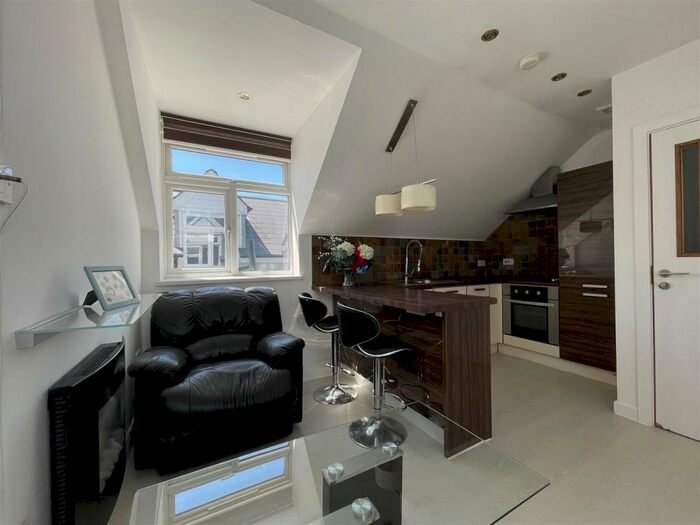 1 Bedroom Flat To Rent In The Parade, Roath, Cardiff, CF24