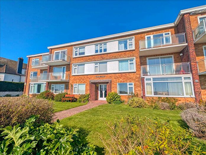 2 Bedroom Flat For Sale In Marine Court, Frinton On Sea, CO13