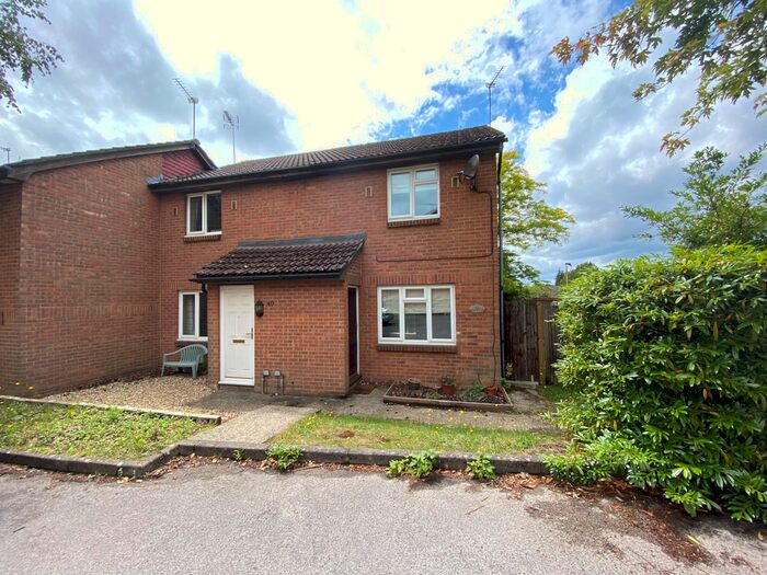 3 Bedroom End Of Terrace House To Rent In Wych Hill Park, Hook Heath, Woking GU22