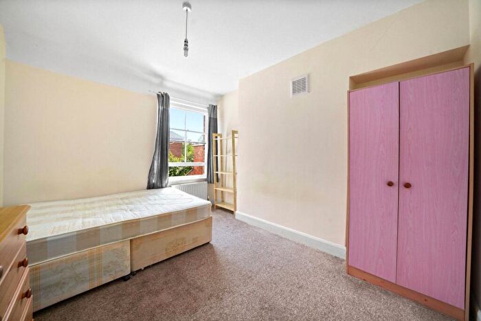 Apartment To Rent In Birnam Road, Finsbury Park, London, N4
