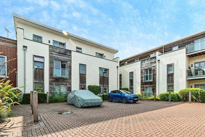 2 Bedroom Flat For Sale In Idsworth Court, Basingstoke, RG24