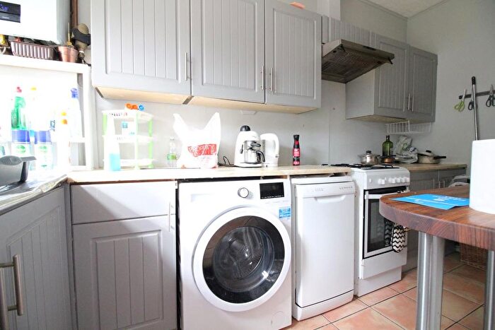 1 Bedroom Property To Rent In Vicarage Farm Road, Heston, Hounslow, TW5