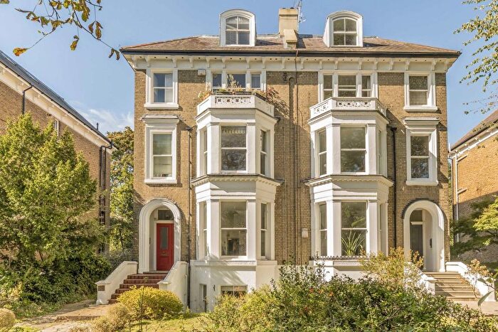 2 Bedroom Flat For Sale In Cambridge Park, Cambridge Park, TW1