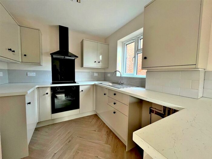 1 Bedroom Flat To Rent In Victoria Drive, Bognor Regis, West Sussex, PO21