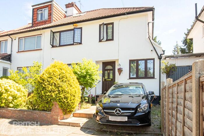 5 Bedroom Semi-Detached House For Sale In Laurel Gardens, London, NW7