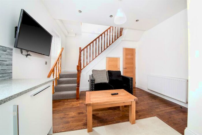 1 Bedroom Duplex To Rent In Lansdowne Terrace, Gosforth, NE3