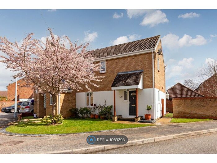 3 Bedroom Semi-Detached House To Rent In Chalkdown, Stevenage, SG2