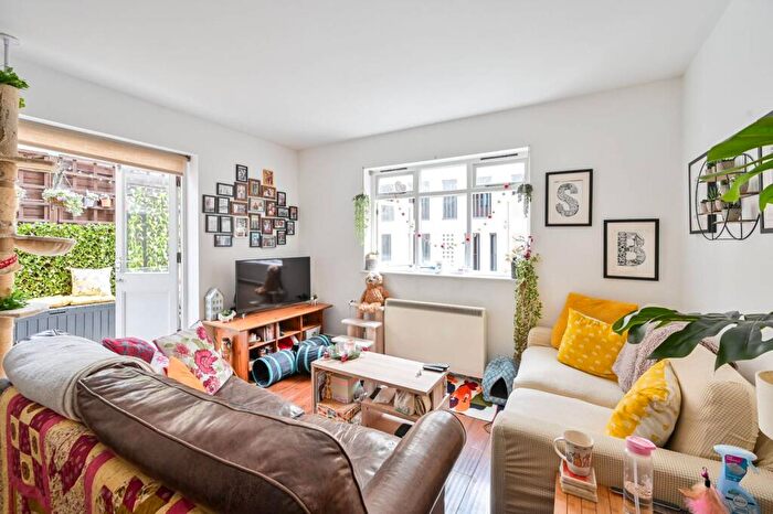 2 Bedroom Flat To Rent In Old Jamaica Road, Bermondsey, London, SE16