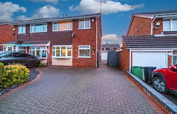 3 Bedroom Semi Detached House For Sale In Veronica Road, Kingswinford, DY6