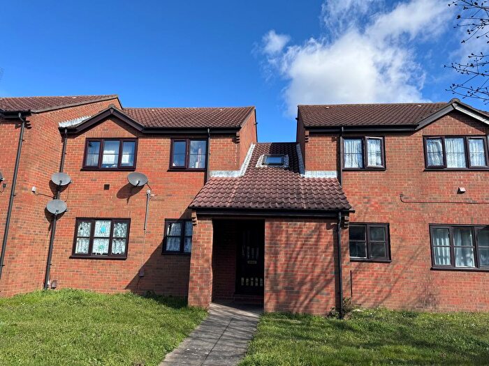 1 Bedroom Flat To Rent In Boltons Lane, Harlington, Hayes, UB3