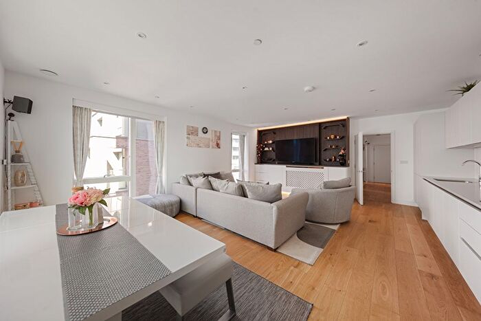 2 Bedroom Flat To Rent In Trathen Square, London, SE10