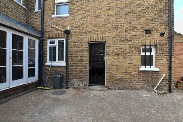 Flat To Rent In Westbrook Road Thornton Heath, CR7