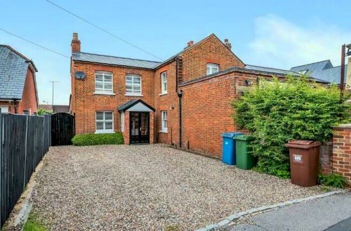 3 Bedroom Detached House To Rent In North Street, Winkfield, SL4