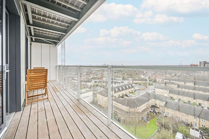 2 Bedroom Flat To Rent In Gateway Apartments, Walthamstow Central, Walthamstow, London, E17