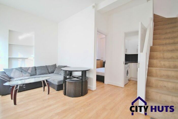 3 Bedroom Terraced House To Rent In Wightman Road, London, N8