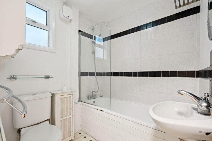 2 Bedroom Flat To Rent In Beresford Road, Crouch End, N8
