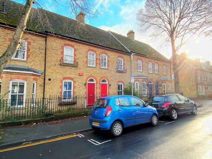 3 Bedroom Town House To Rent In Roper Road, Canterbury, CT2