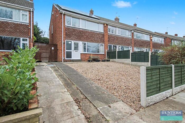 3 Bedroom End Of Terrace House For Sale In Poplar Crescent Shipley, BD18