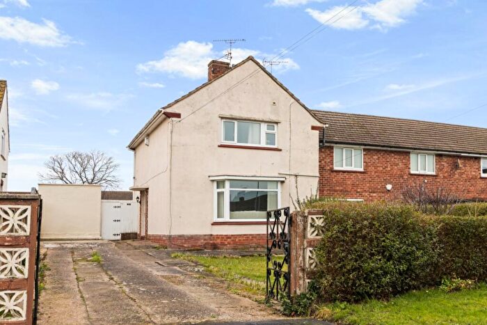 2 Bedroom End Of Terrace House For Sale In Hill Crescent, Gainsborough, Lincolnshire, DN21
