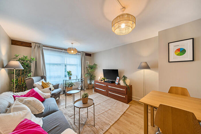 4 Bedroom House For Sale In Woods Road, London, SE15