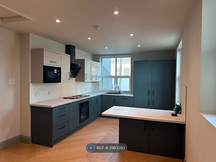 11 Bedroom End Of Terrace House To Rent In Queen Anne Terrace, Plymouth, PL4