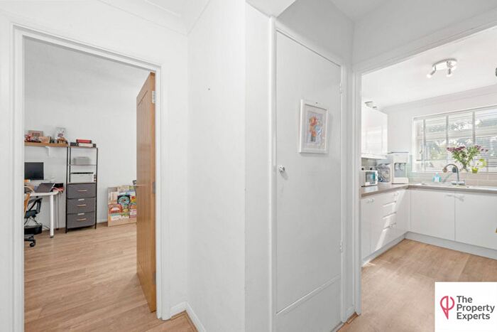 1 Bedroom Flat For Sale In Willow Road, Wallington, SM6