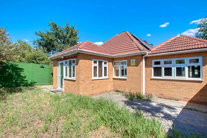 3 Bedroom Detached Bungalow For Sale In Oakfield Gardens, Greenford, UB6