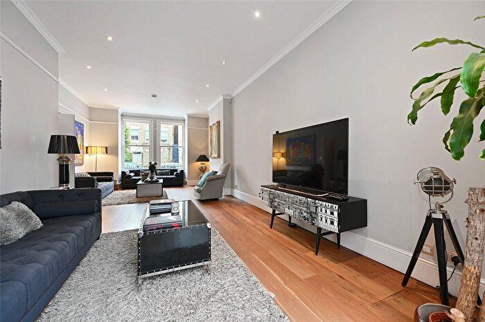 4 Bedroom Terraced House For Sale In Warbeck Road, London, W12