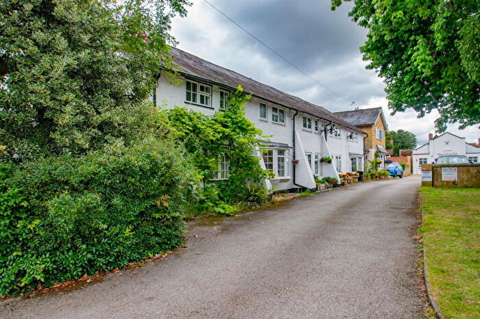2 Bedroom Cottage To Rent In High Street, Silsoe, Bedford, MK45