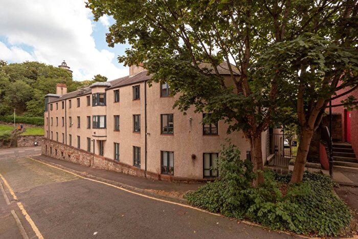 1 Bedroom Flat For Sale In Lochend Close, Edinburgh, EH8