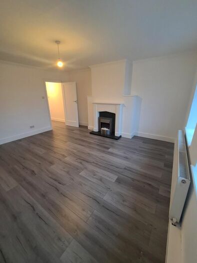 2 Bedroom Flat To Rent In Aldermans Hill, Palmers Green, London N13