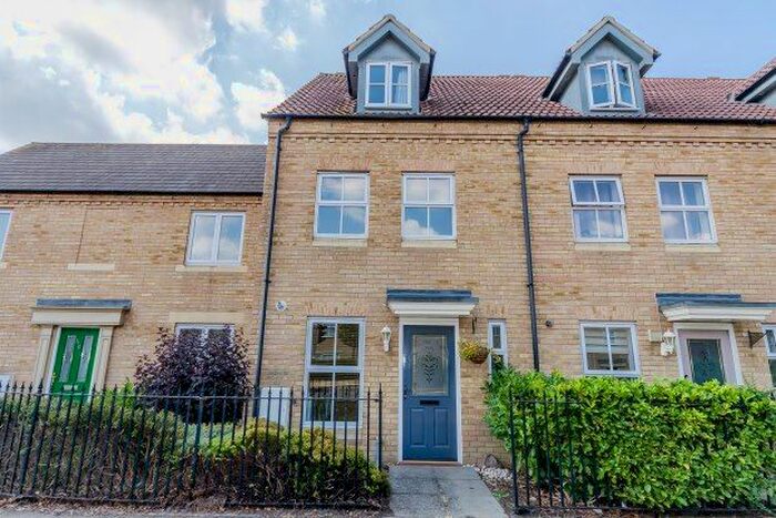 3 Bedroom Town House To Rent In Kings Avenue, Ely, CB7