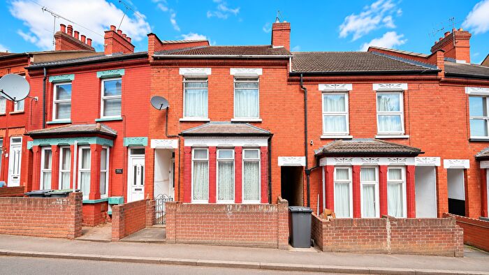 3 Bedroom Terraced House For Sale In Russell Rise, Luton, LU1