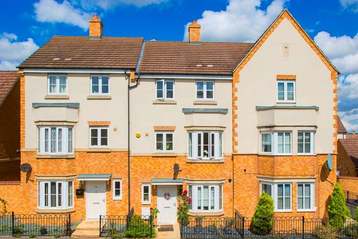 5 Bedroom Town House To Rent In Roman Road, Corby, NN18