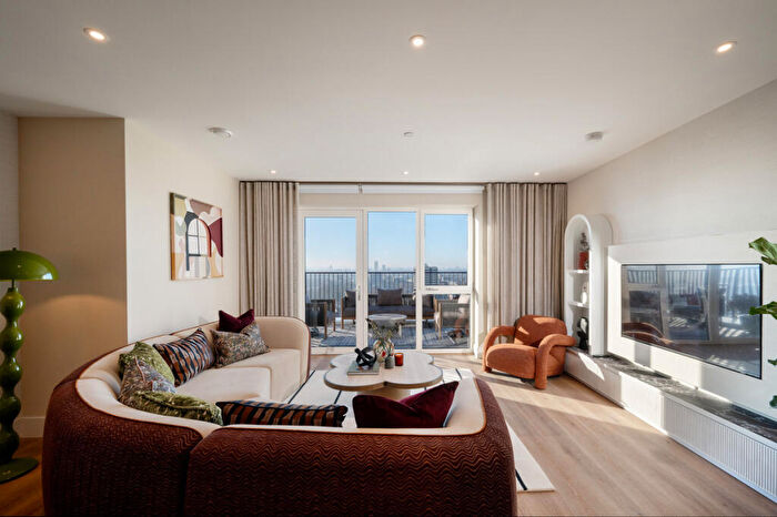 3 Bedroom Penthouse For Sale In Bow Common Lane, London, E3