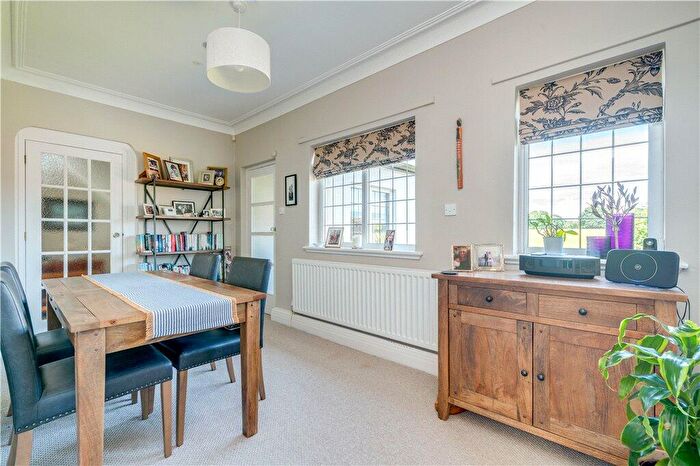2 Bedroom Apartment For Sale In St. Helens Lane, Leeds, West Yorkshire, LS16
