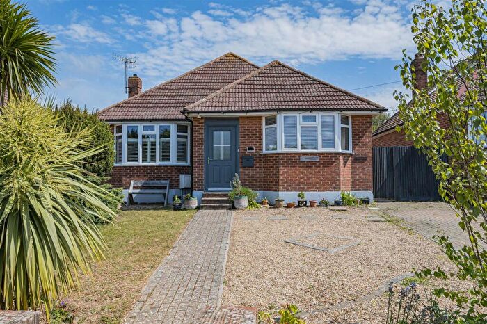 3 Bedroom Bungalow For Sale In Hillside Avenue, Seaford, BN25