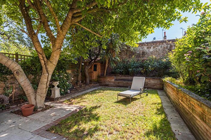 2 Bedroom Maisonette For Sale In St. Peters Square, London, W6