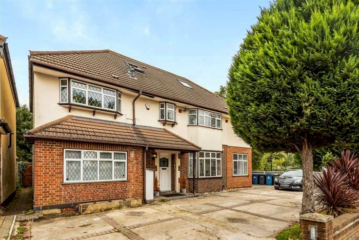 2 Bedroom Apartment To Rent In Whitchurch Lane, Edgware, Greater London, HA8