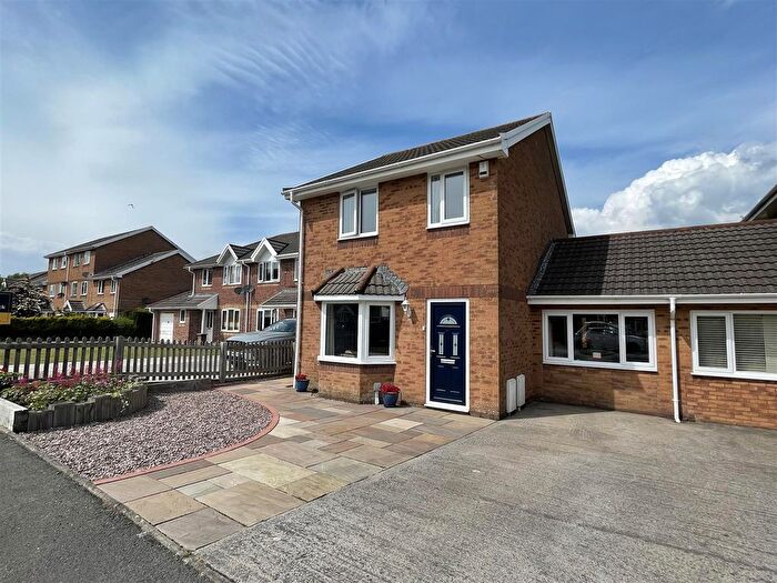3 Bedroom Link Detached House For Sale In Sandpiper Road, Llanelli, SA15