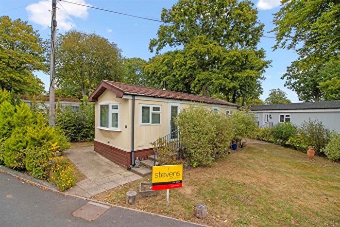 1 Bedroom Park Home For Sale In Primrose Acre, Deanland Wood Park, Golden Cross, BN27