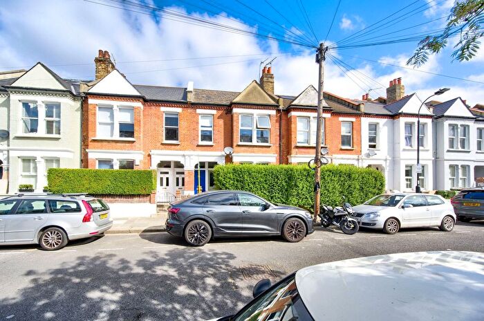 3 Bedroom Maisonette For Sale In Danehurst Street, Munster Village, London, SW6