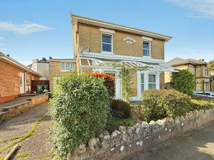 2 Bedroom Flat For Sale In Clarendon Road, Shanklin, PO37