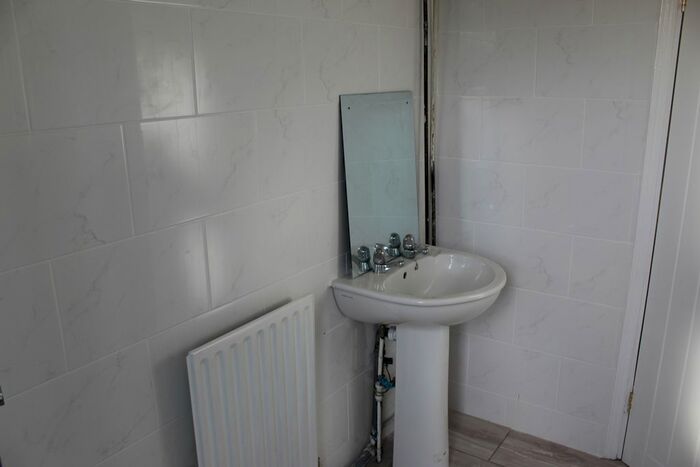 7 Bedroom Terraced House To Rent In Bute Avenue, Nottingham, NG7