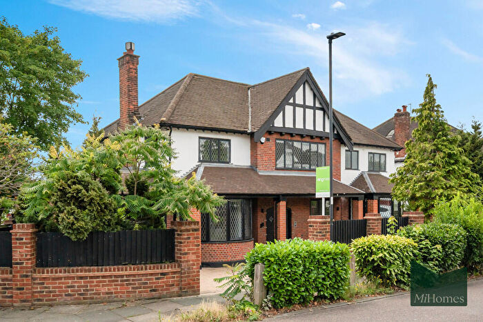 5 Bedroom Detached House To Rent In Forestdale, Southgate, N14