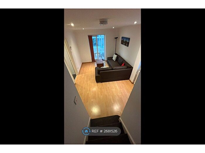 4 Bedroom Semi-Detached House To Rent In Cliveden Close, Cambridge, CB4