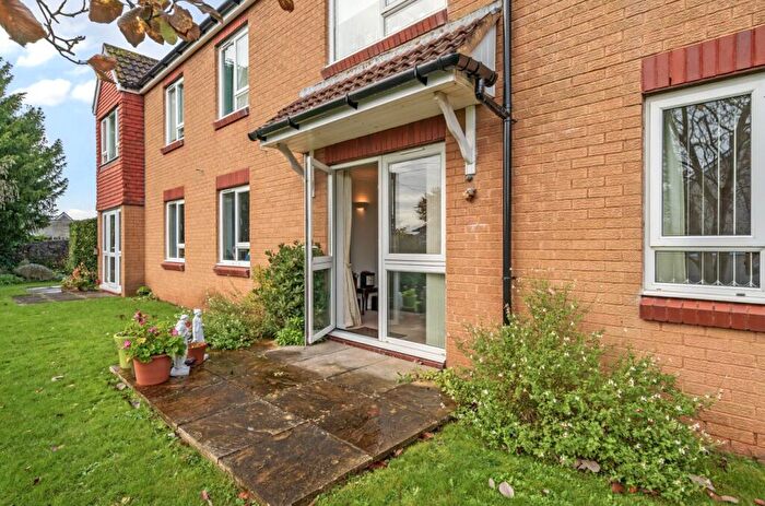 2 Bedroom Apartment For Sale In School Road, Wrington, Bristol, North Somerset, BS40