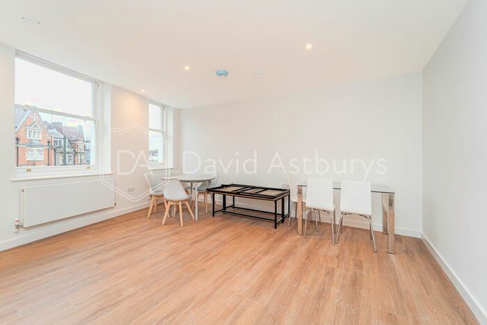 Cottage To Rent In Strathray Gardens, London, NW3