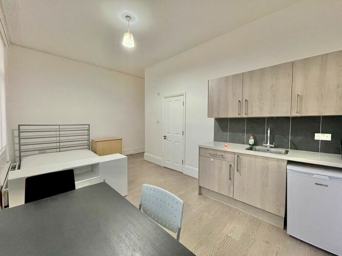 Studio To Rent In Regents Park Road, Finchley Central, London, N3