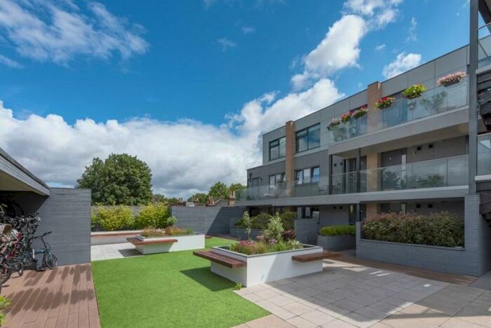 2 Bedroom Flat To Rent In Lordship Lane, SE22